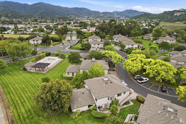 32 Dockside Cir, San Rafael, CA 94903