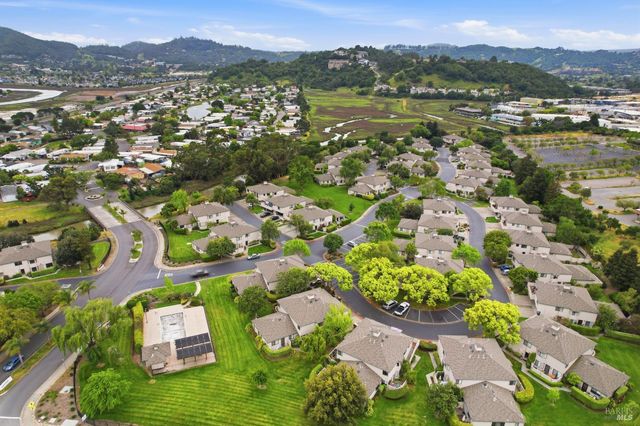 32 Dockside Cir, San Rafael, CA 94903