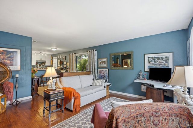 32 Dockside Cir, San Rafael, CA 94903