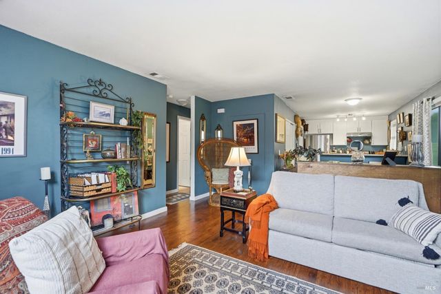 32 Dockside Cir, San Rafael, CA 94903