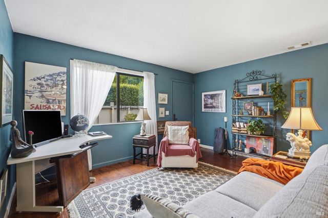 32 Dockside Cir, San Rafael, CA 94903