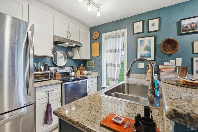 32 Dockside Cir, San Rafael, CA 94903