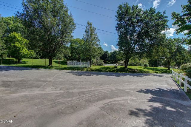 13390 Chapman Highway, Seymour, TN 37865