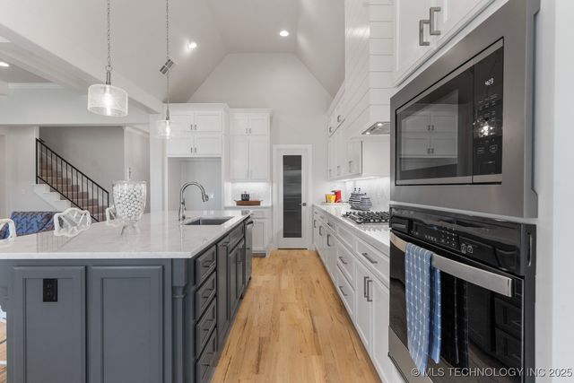 2833 E 142nd Street S, Bixby, OK 74008