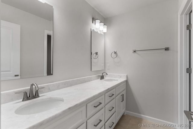 2833 E 142nd Street S, Bixby, OK 74008