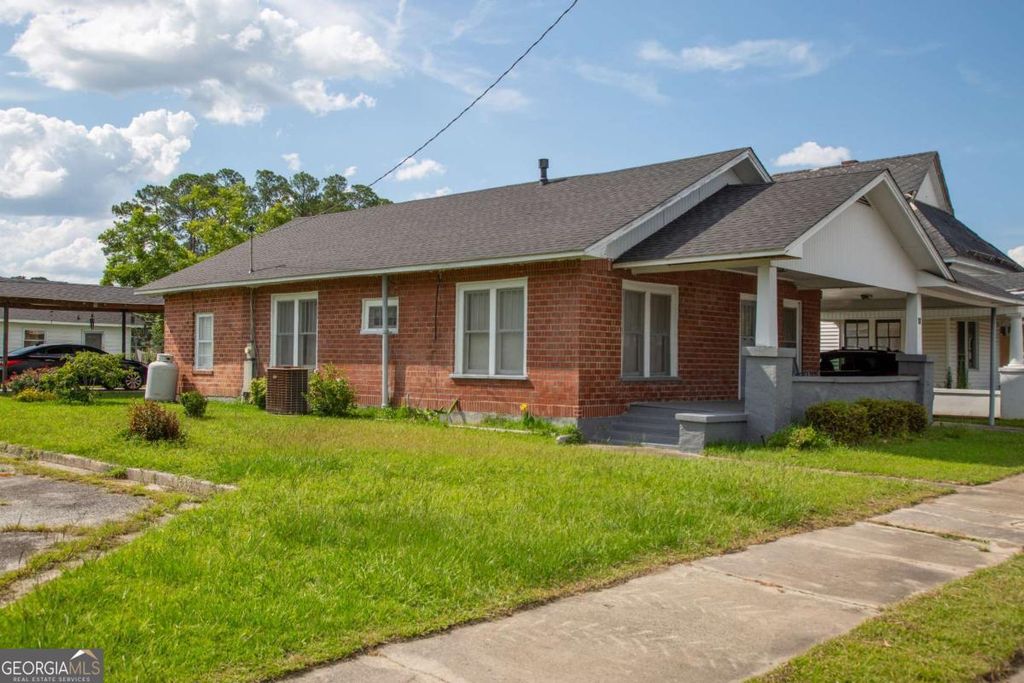 18 S Thomas Street, Baxley, GA 31513