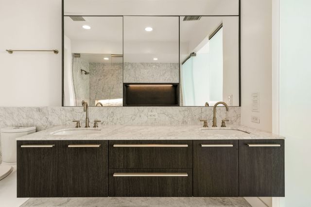 3130 N Harwood Street 2102, Dallas, TX 75201