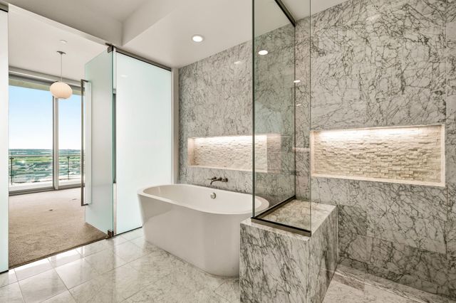 3130 N Harwood Street 2102, Dallas, TX 75201