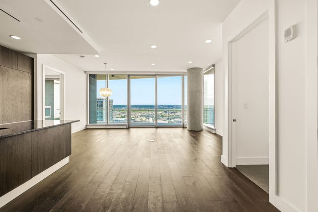 3130 N Harwood Street 2102, Dallas, TX 75201