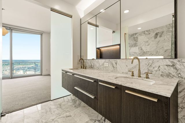 3130 N Harwood Street 2102, Dallas, TX 75201
