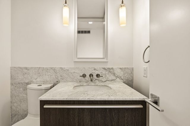 3130 N Harwood Street 2102, Dallas, TX 75201