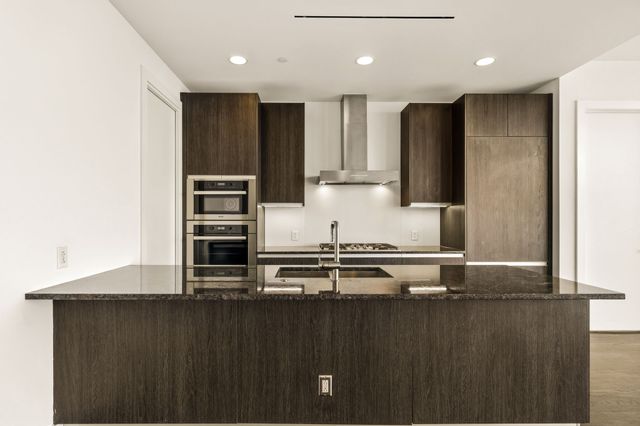 3130 N Harwood Street 2102, Dallas, TX 75201