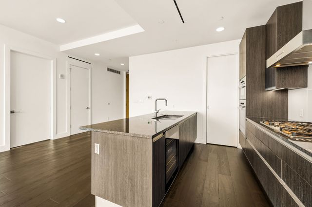 3130 N Harwood Street 2102, Dallas, TX 75201