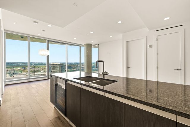 3130 N Harwood Street 2102, Dallas, TX 75201