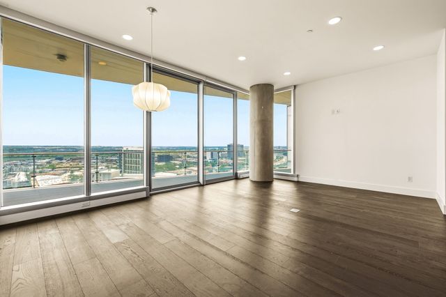 3130 N Harwood Street 2102, Dallas, TX 75201