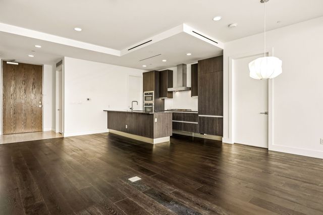 3130 N Harwood Street 2102, Dallas, TX 75201