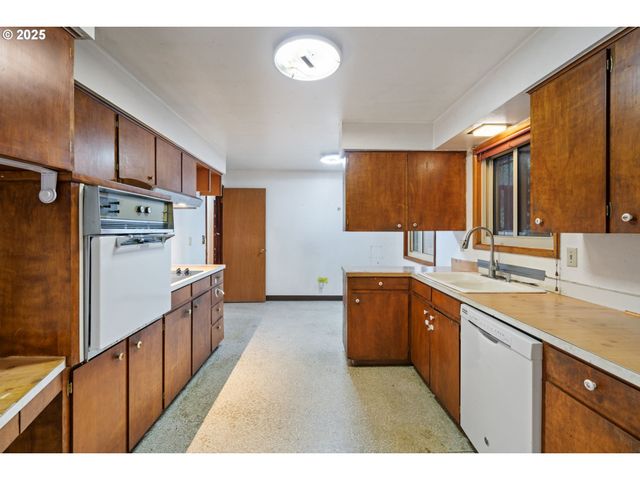 13122 Ne MORRIS Ct, Portland, OR 97230