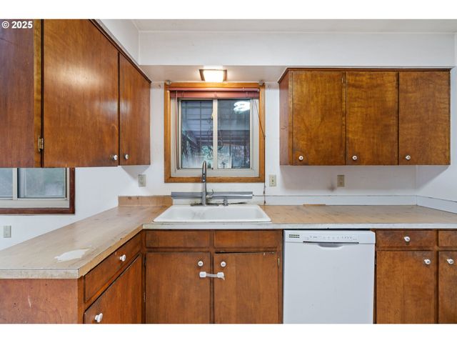 13122 Ne MORRIS Ct, Portland, OR 97230