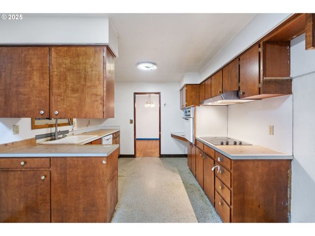 13122 Ne MORRIS Ct, Portland, OR 97230