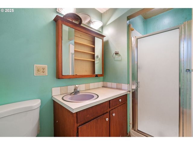 13122 Ne MORRIS Ct, Portland, OR 97230