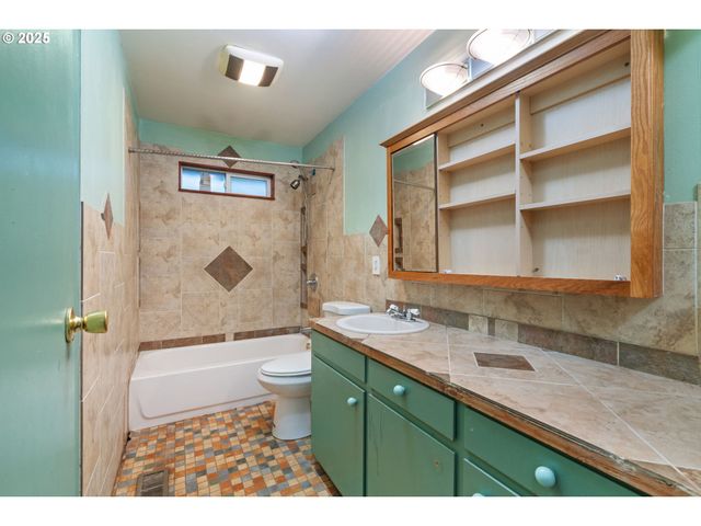 13122 Ne MORRIS Ct, Portland, OR 97230