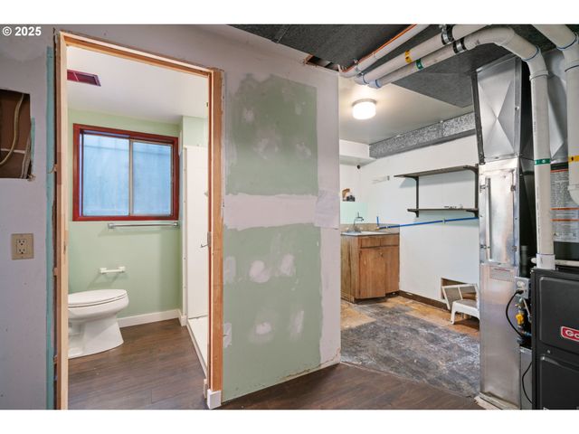 13122 Ne MORRIS Ct, Portland, OR 97230