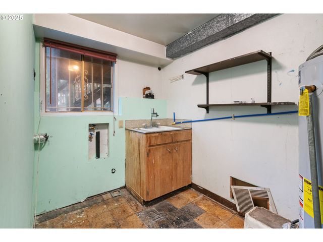 13122 Ne MORRIS Ct, Portland, OR 97230