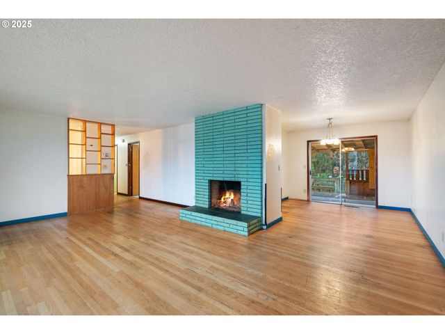 13122 Ne MORRIS Ct, Portland, OR 97230