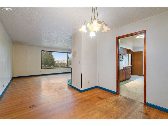 13122 Ne MORRIS Ct, Portland, OR 97230