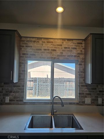 710 E. Whittier Ave, Hemet, CA 92543