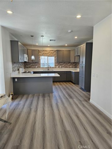 710 E. Whittier Ave, Hemet, CA 92543