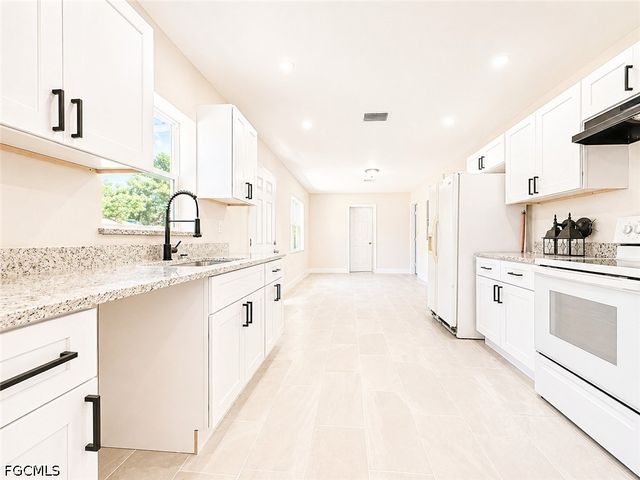 4426 Poinsettia ST, Fort Myers, FL 33905