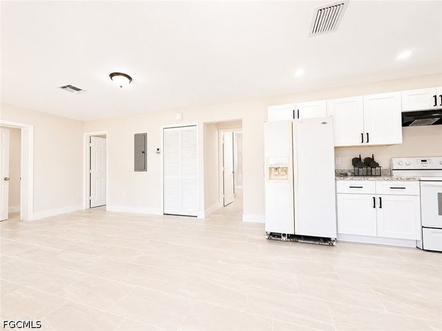 4426 Poinsettia ST, Fort Myers, FL 33905