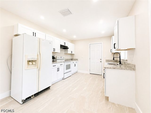 4426 Poinsettia ST, Fort Myers, FL 33905