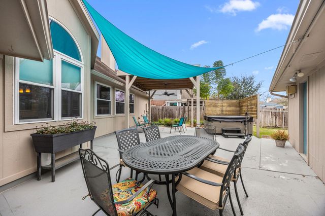 2800 Sandpebble Court, Seabrook, TX 77586