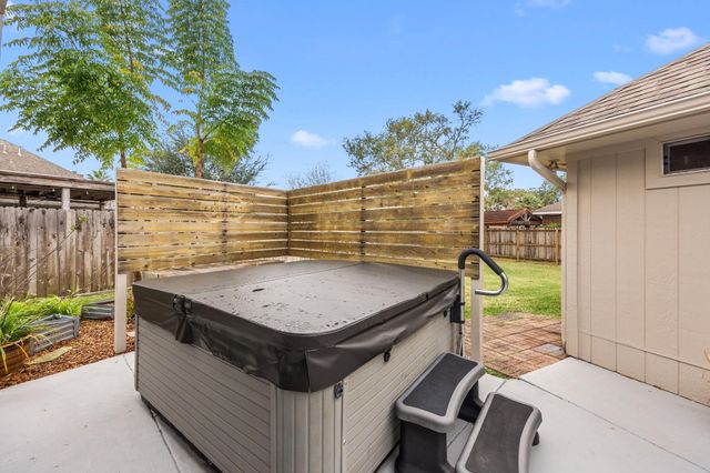 2800 Sandpebble Court, Seabrook, TX 77586