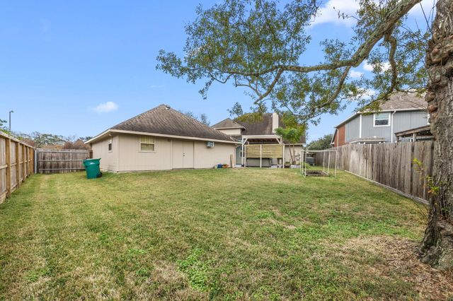 2800 Sandpebble Court, Seabrook, TX 77586