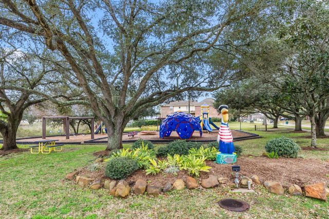 2800 Sandpebble Court, Seabrook, TX 77586