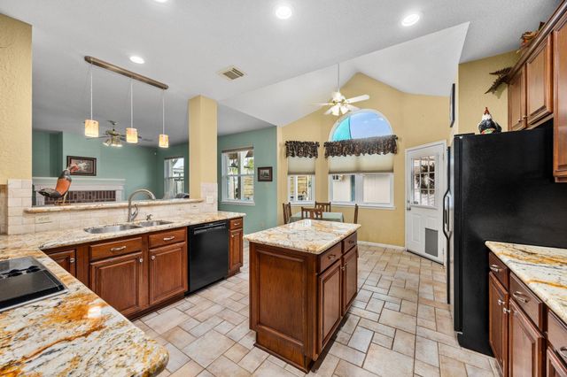 2800 Sandpebble Court, Seabrook, TX 77586