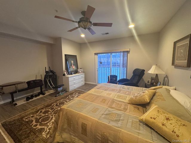 30 N De Baun Avenue 204, Suffern, NY 10901