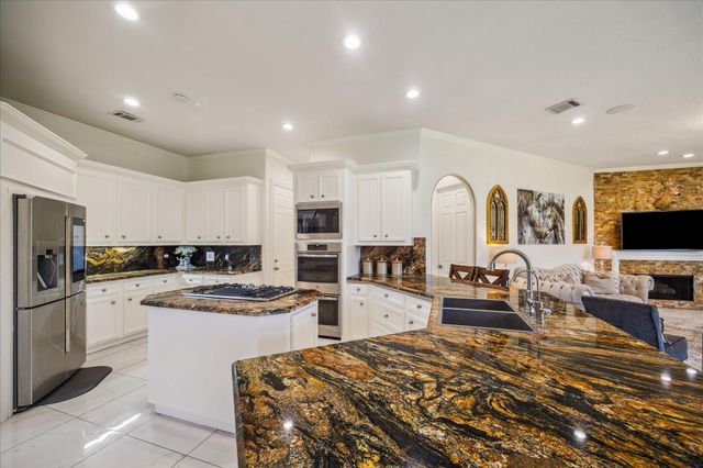 14 Lake Mist Court, Sugar Land, TX 77479