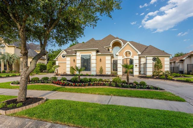 14 Lake Mist Court, Sugar Land, TX 77479