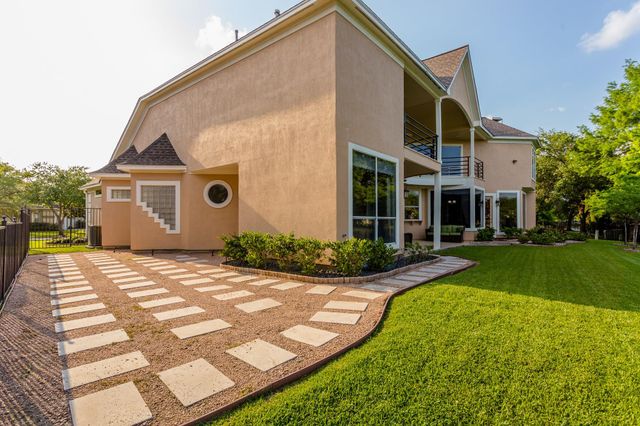 14 Lake Mist Court, Sugar Land, TX 77479