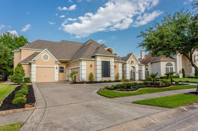 14 Lake Mist Court, Sugar Land, TX 77479