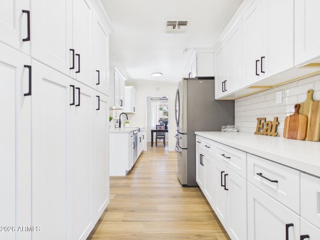 2759 W LAWRENCE Road, Phoenix, AZ 85017