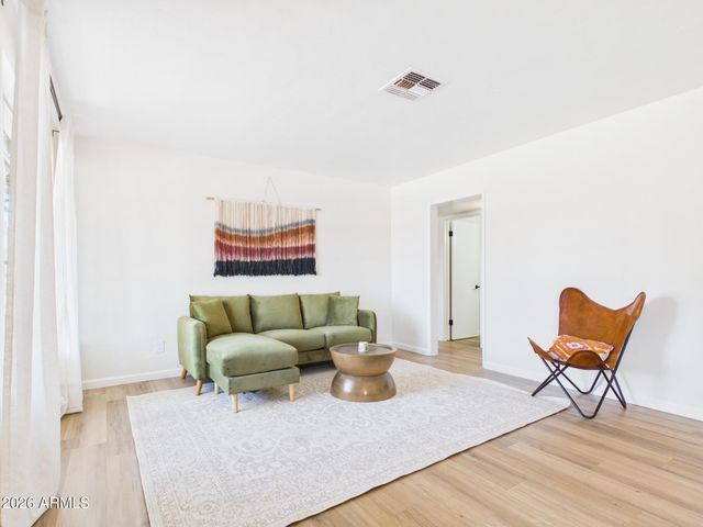 2759 W LAWRENCE Road, Phoenix, AZ 85017