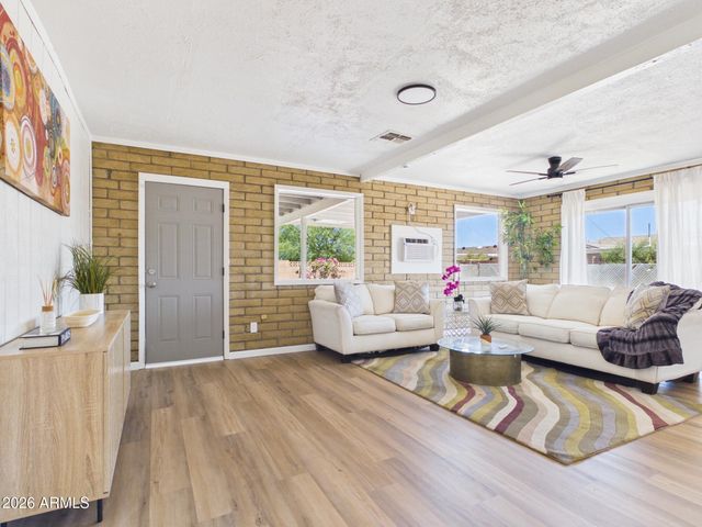 2759 W LAWRENCE Road, Phoenix, AZ 85017
