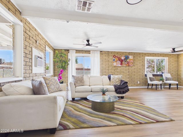 2759 W LAWRENCE Road, Phoenix, AZ 85017
