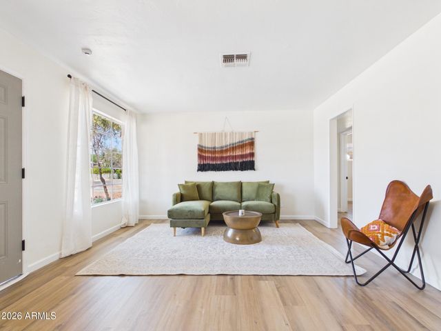 2759 W LAWRENCE Road, Phoenix, AZ 85017