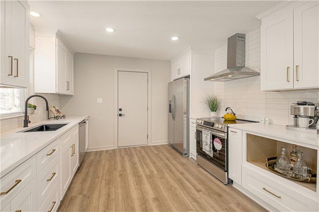 5520 Granada Lane, Roeland Park, KS 66205